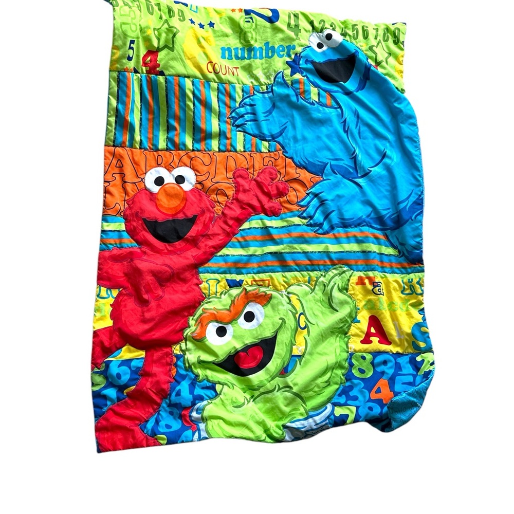 Sesame Street Colorful Kids Quilt with Elmo, Cookie Monster, and Oscar